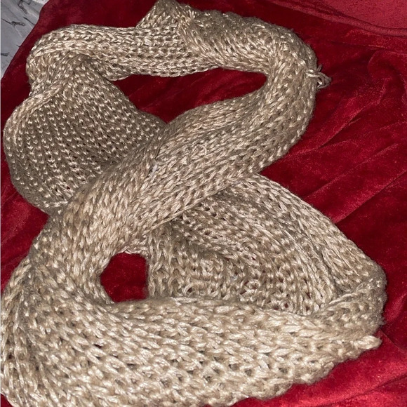 Calvin Klein gold ribbed knit scarf - Picture 8 of 17